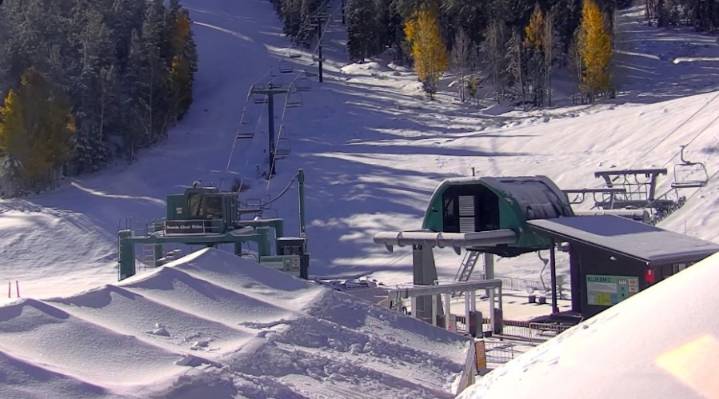 How does Lee Canyon's first snowfall stack up to previous years for the Las Vegas ski resort
