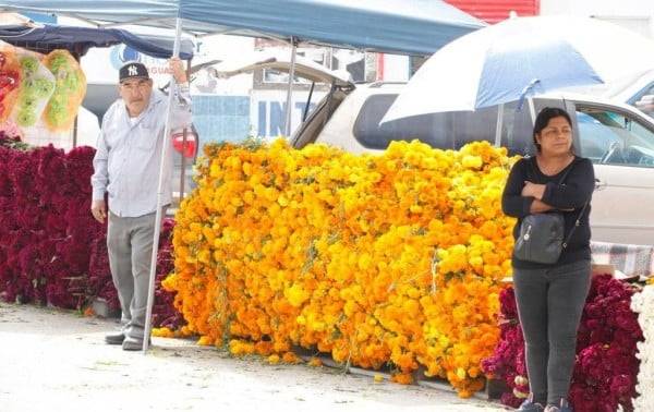 Inician expedición de permisos para vender en panteones el Día de Muertos