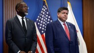 Pulso por Chicago: el alcalde Brandon Johnson crea "zonas libres del ICE" y demanda a la Administración