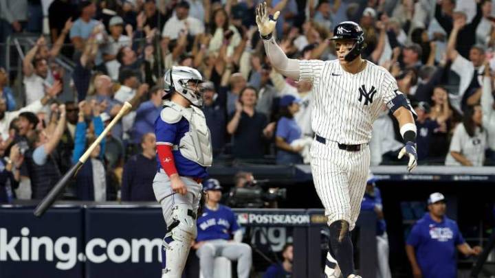Jonrón épico de Judge impulsa remontada de Yanquis sobre Azulejos en el Juego 3