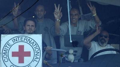 Hamás entrega a los 20 rehenes que mantenía con vida; Israel libera a los primeros presos palestin…