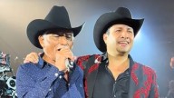 Julión Álvarez canta con su padre en el Palenque de las Fiestas de Octubre tras ser detenido