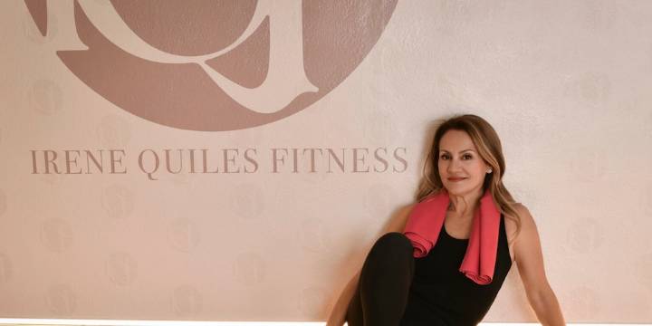Tres ejercicios recomendables si solo tienes 10 minutos al día para hacer deporte en casa, según una experta