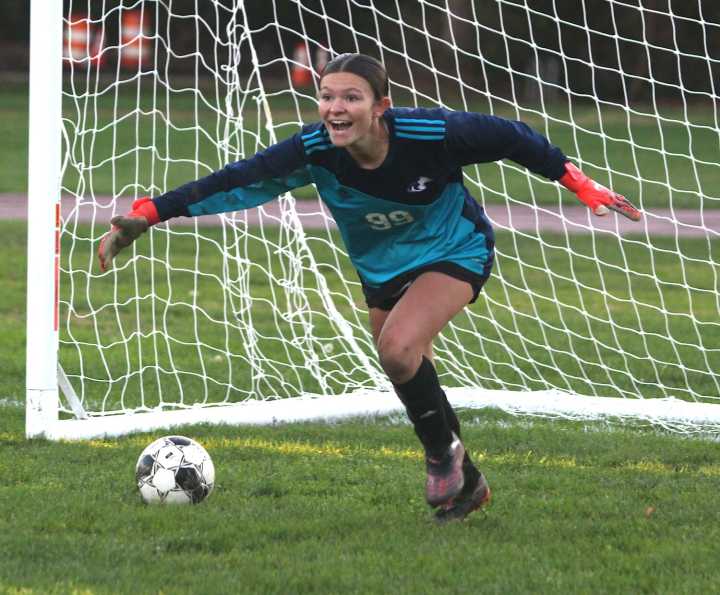 Kickemuit wins girls' soccer playoff 'dog' fight with Hope Highlands