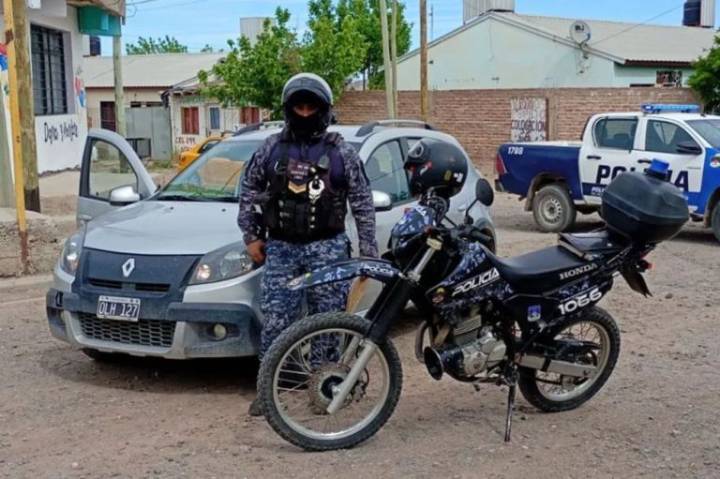 En tiempo récord, la Policía del Neuquén recuperó un auto robado en Cipolletti