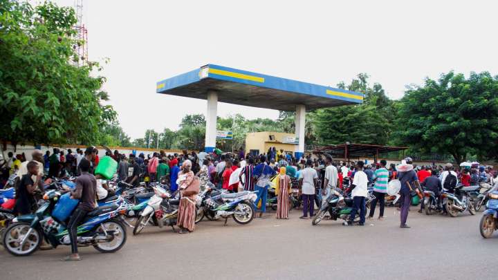 US urges its citizens to leave Mali immediately over fuel blockade by jihadists