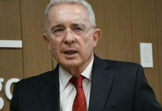 Álvaro Uribe fue operado en Medellín y expresó preocupación por el sistema de salud en Colombia
