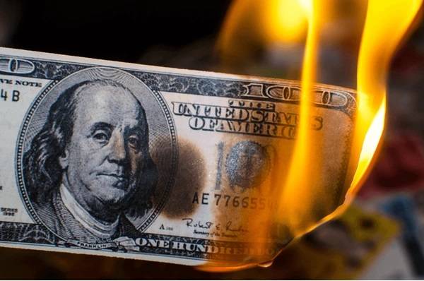 El anuncio del swap con EE.UU. no pudo frenar la presión sobre el dólar: el oficial cerró a $1495