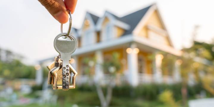 Nearly 70% of Americans think the economy is on the ‘wrong track’ and it's a bad time to buy a home, Fannie Mae survey shows
