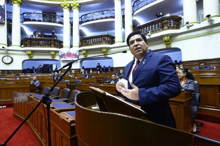 Ministro Tiburcio exhorta a esclarecer responsabilidades por asesinato de manifestante durante protestas en Lima
