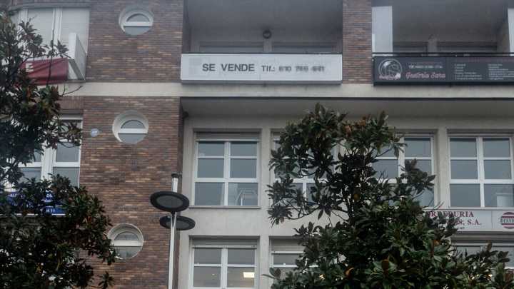 Ángel Expósito se fija en los pisos en venta de un barrio de Madrid: "Es la bandera de Venezuela y lo hacen con toda la intención"