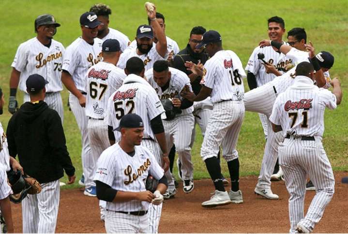 Tigres de Aragua y Leones del Caracas dominan temporada de béisbol profesional