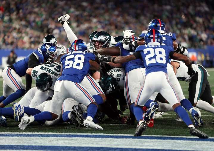 Eagles' 4 straight tush pushes lead to touchdown vs. Giants, frustrate viewers