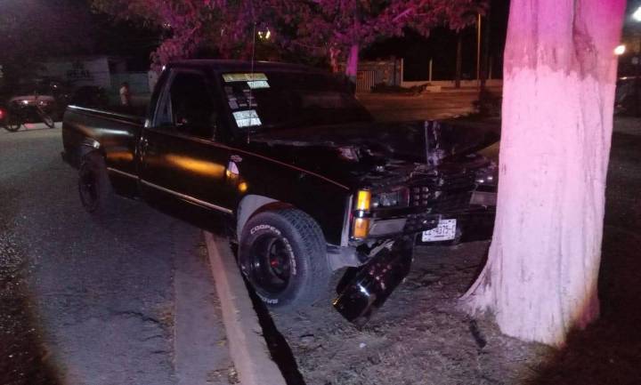 Hombre choca y se siente influyente: lo arresta la Policía de Parras, Coahuila