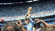 El mundo recuerda a Diego Maradona, quien estaría cumpliendo 65 años: emotivos mensajes y homenajes