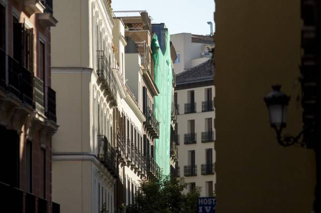 Two people killed and two missing after building collapses in Madrid