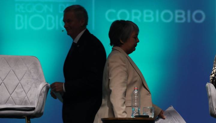 Encuesta Cadem: Jara sigue en el primer lugar, pero Kast es favorito en percepción de triunfo