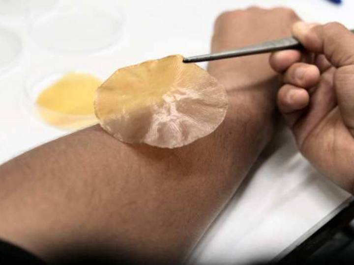 Apósitos que se activan con el sol para combatir bacterias