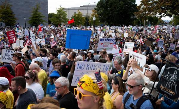 “No a los reyes”: masivas protestas contra Trump