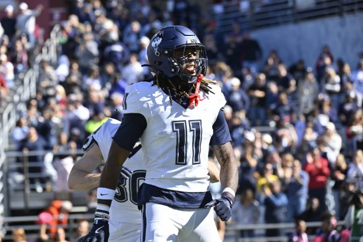 UConn football wins first power conference road game since 2012 in 38