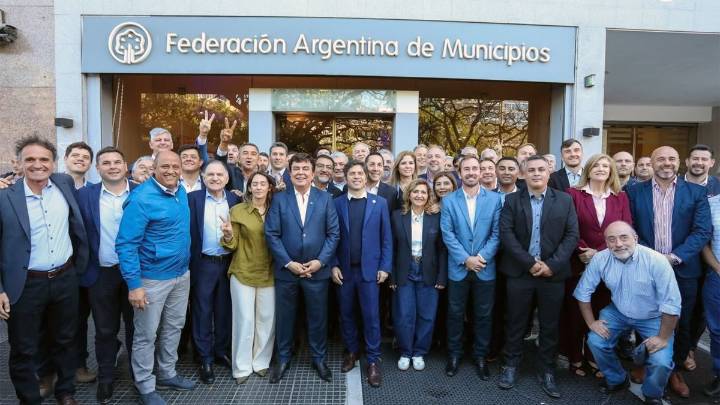 El reclamo de intendentes de todo el país a Milei: "El rumbo económico debe cambiar"