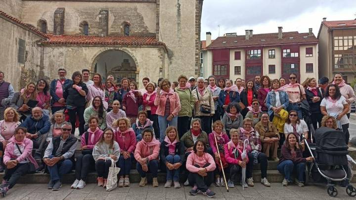 Cangas del Narcea se suma al Día Mundial contra el cáncer: "Ha sido una mañana constructiva y motivadora"