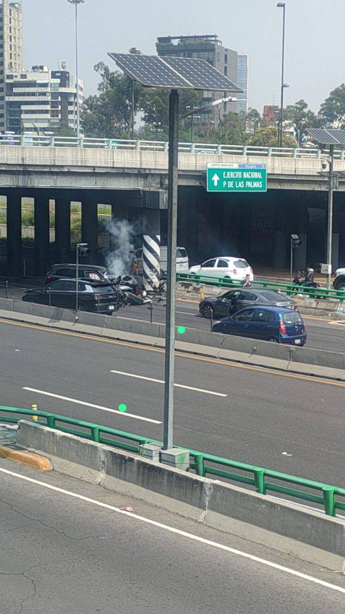 Dos accidentes viales provocan caos en Periférico y Reforma