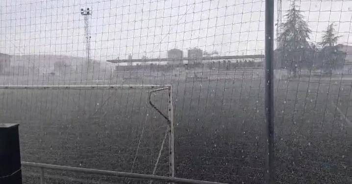 Alerta amarilla en Granada: una fuerte tormenta causa anegaciones en Íllora y corta la carretera hacia Alomartes