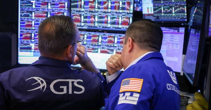 Stocks dip lower as government officially shuts down