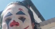 Un hombre quiso votar disfrazado de "El Joker" y como no lo dejaron se fue