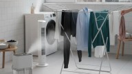 Adiós a la ropa húmeda y con mal olor: cómo secar las prendas rápido en días de lluvia