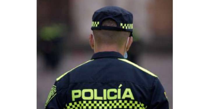 Escándalo en la Policía: patrullero de Manizales arrestado por agresión y disparos en vía pública