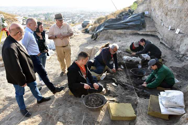 La novena campaña de excavaciones en el yacimiento paleontológico de Baza 1 recupera 240 nuevos registros fósiles