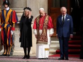 Histórico: el rey Carlos III reza con el Papa en la Capilla Sixtina en un acto inédito en 500 años desde el cisma anglicano