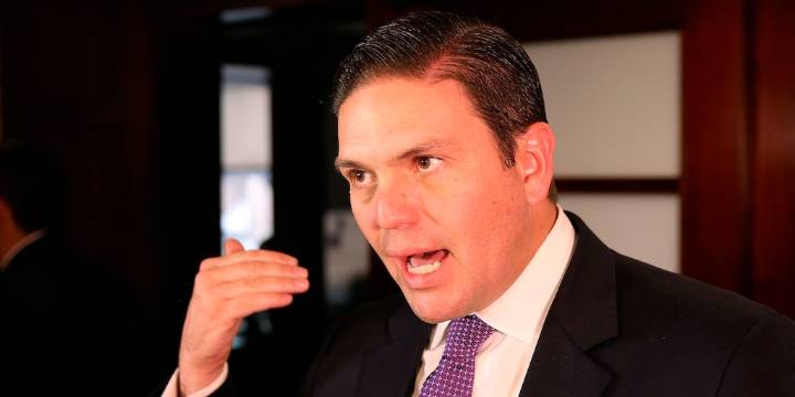 Juan Carlos Pinzón recibe aval de Oxígeno para aspirar a la Presidencia de Colombia en el 2026