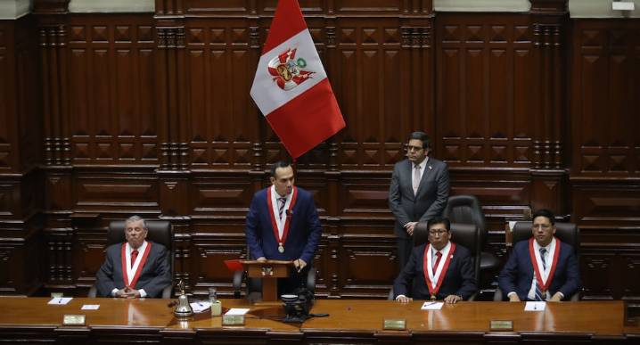 Congreso: Mesa Directiva congela moción de censura contra Juan José Santiváñez