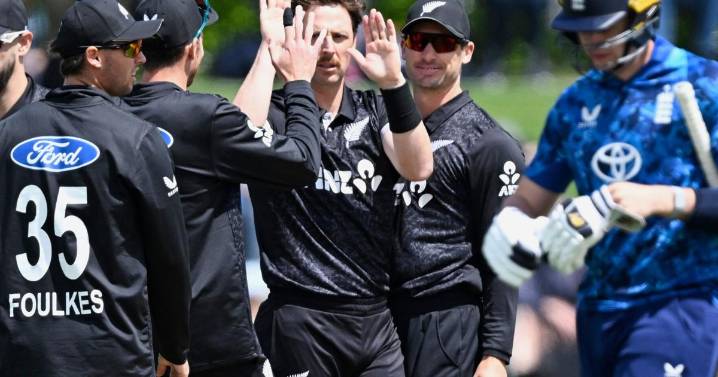 New Zealand wins the toss and bowls in the first ODI against Ashes