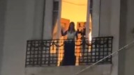Pese a la derrota de Fuerza Patria en CABA y PBA, Cristina Kirchner salió al balcón a saludar a los militantes