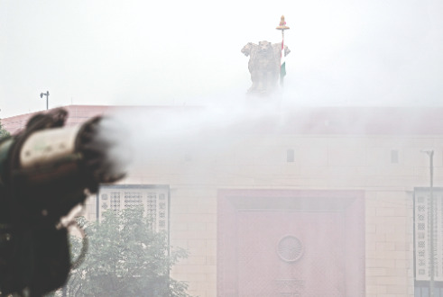 Smog chokes Capital: Eyes burn, coughs rise as air nears ‘severe’