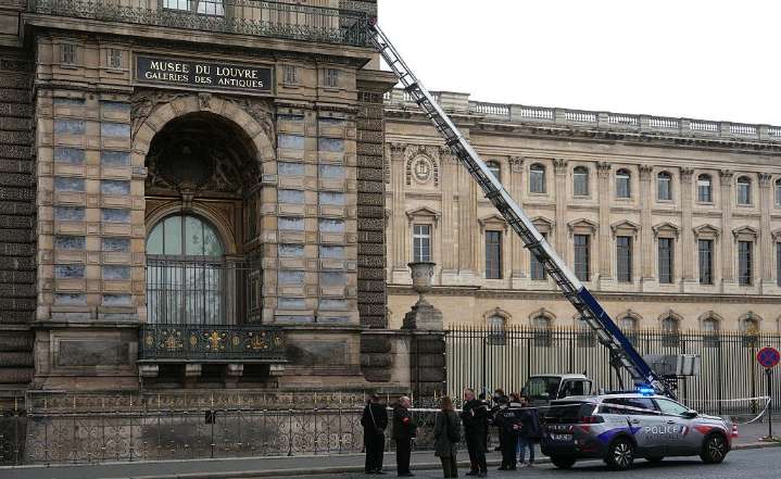 How Thieves Carried Out Heist of ‘Priceless’ Louvre Jewels