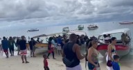 Piden «meter en cintura» lanchas en Playa Blanca