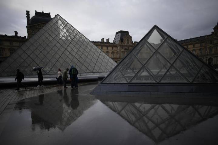 Ex-thief says he warned Louvre of security weaknesses
