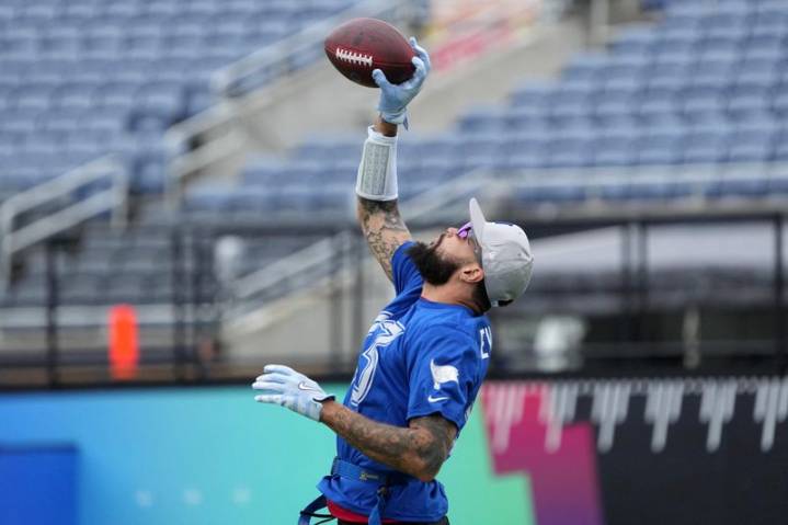 Bucs WR Mike Evans (concussion/shoulder) won’t return vs. Lions