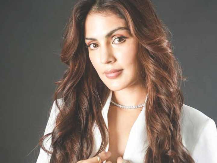 Bombay HC allows Rhea to retain passport