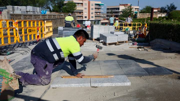 El paro baja en 4.846 personas en septiembre gracias a la construcción y los servicios y registra su menor cifra desde 2007