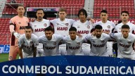 Sigue la violencia en la Copa Sudamericana: hinchas de Universidad de Chile apedrean bus de Lanús antes de la semifinal