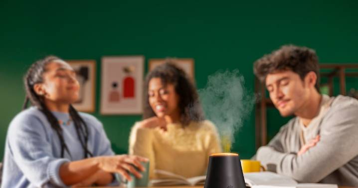 Candles? As Gifts? Groundbreaking. Try This Chic Scent Diffuser Instead.