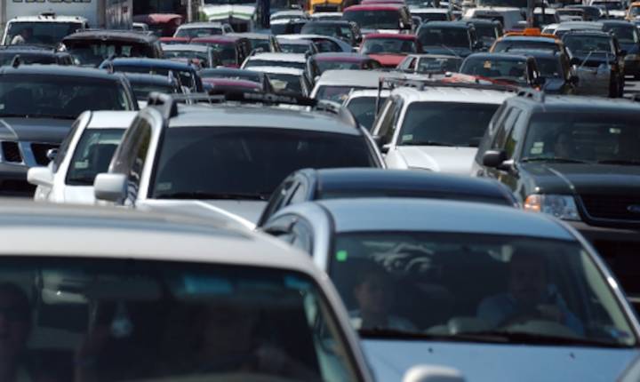 Camión averiado provoca tapón en autopista en Manatí