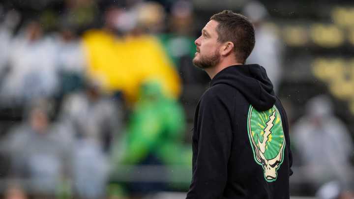 Oregon Ducks host Wisconsin Badgers at Autzen Stadium