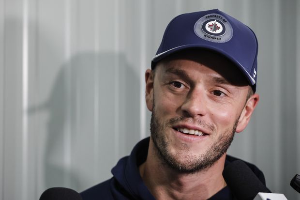 Jonathan Toews' first goal as a Jet comes in win over Flames